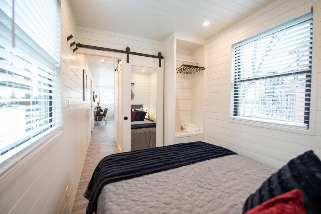 The Merlot House-Container Home 12 Min To Magnolia Bellmead Dış mekan fotoğraf