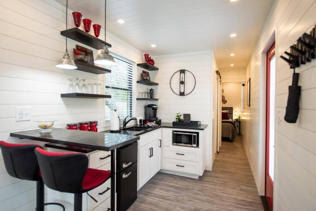 The Merlot House-Container Home 12 Min To Magnolia Bellmead Dış mekan fotoğraf