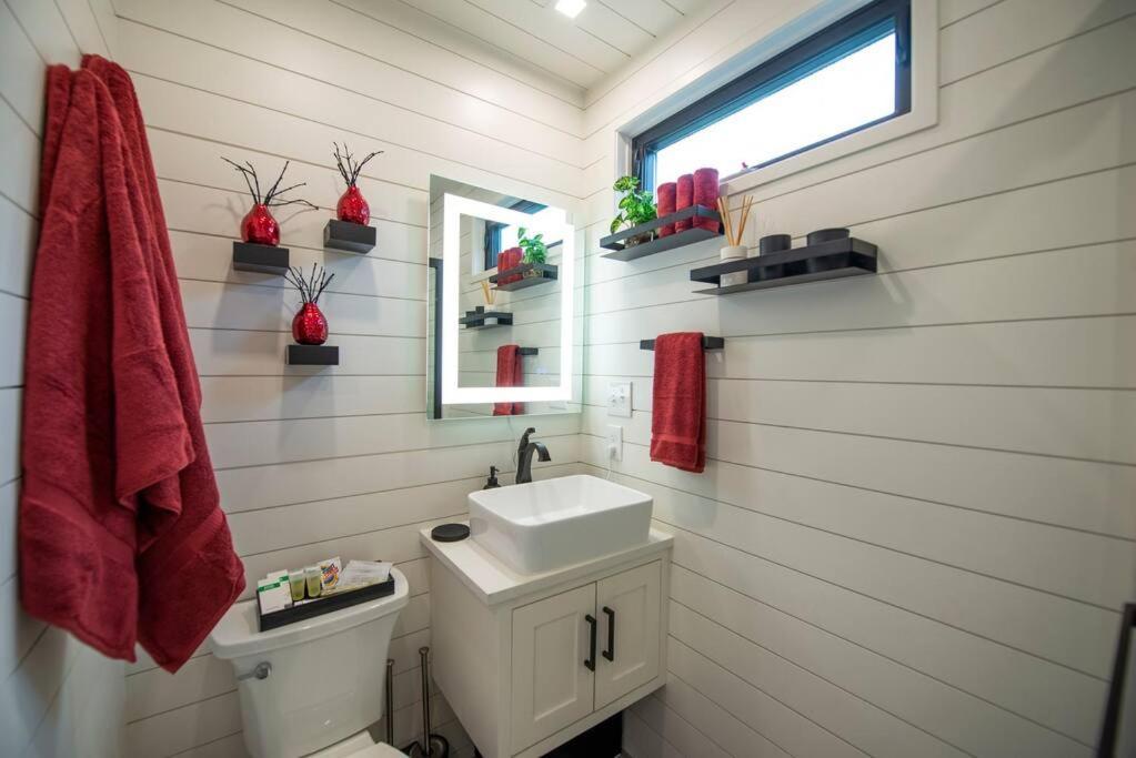 The Merlot House-Container Home 12 Min To Magnolia Bellmead Dış mekan fotoğraf