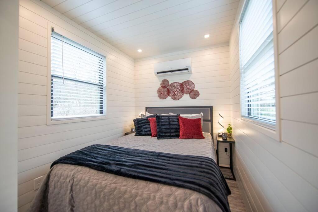 The Merlot House-Container Home 12 Min To Magnolia Bellmead Dış mekan fotoğraf