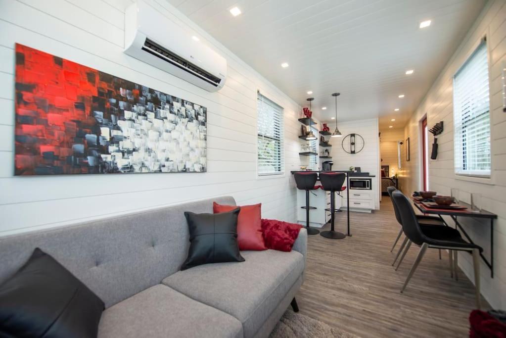 The Merlot House-Container Home 12 Min To Magnolia Bellmead Dış mekan fotoğraf